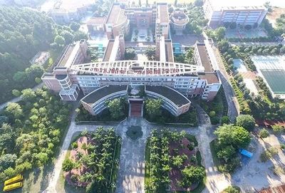 成都招复读生的高中有哪几所大学排名