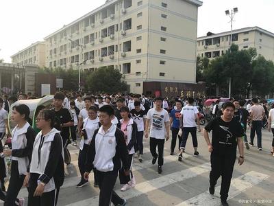 乐山沫若中学所有复读学校