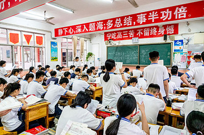 渠县中学高考复读学费多少