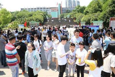 广安中学选择高考复读学校