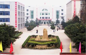 自贡衡川中学2024高考复读一年费用
