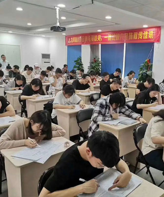 成都温江二中2024年高考复读费用
