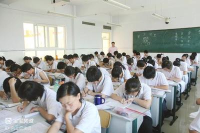 四川私立学校高三复读多少钱