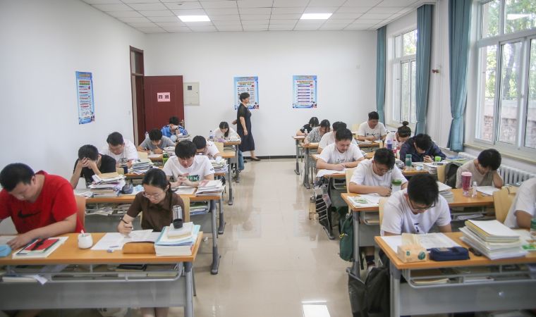 遂宁育才中学高三复读学校多少钱