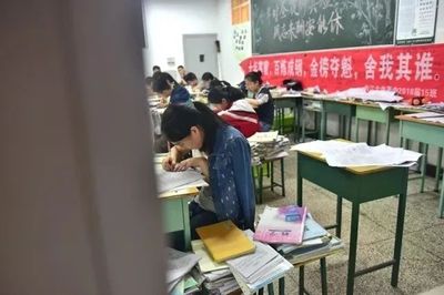 内江市翔龙中学高考复读补习